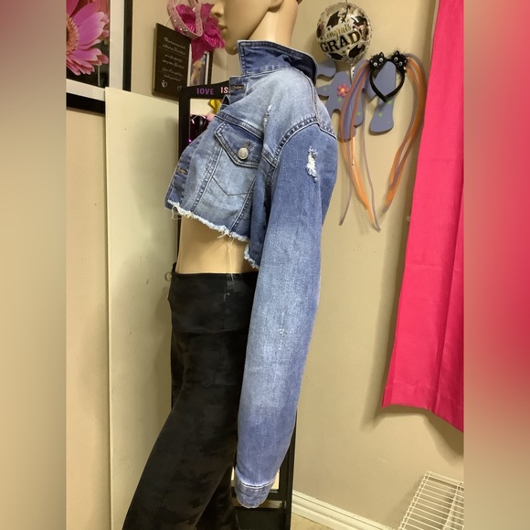 Madden NYC Junior's Cropped Denim Jacket💙 - Picture 6 of 13